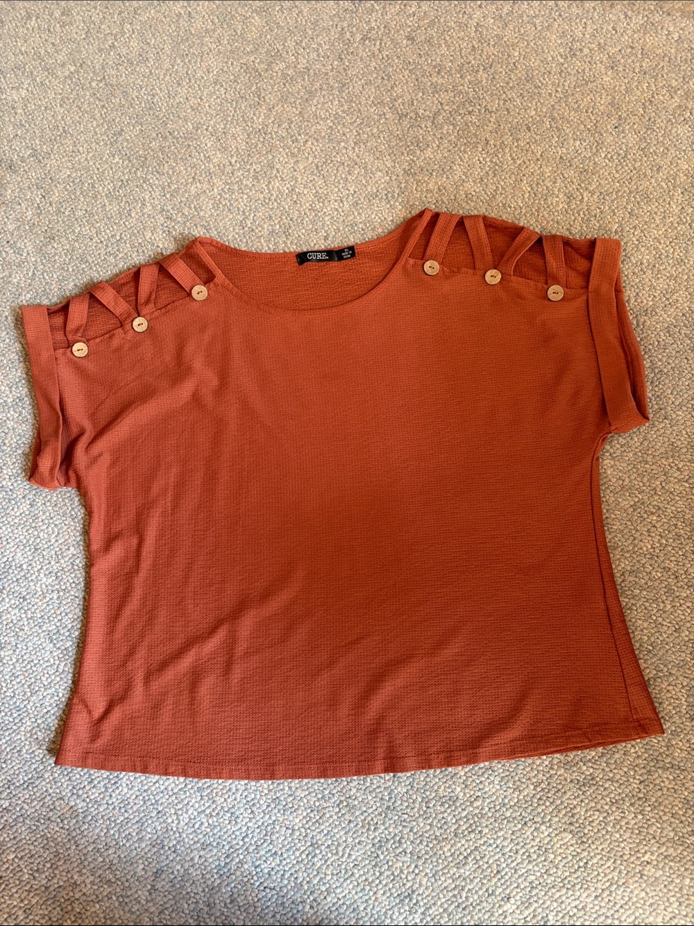 Cure Short-Sleeve Rust Button-Shoulder Tee